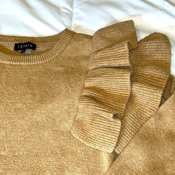 Like new 1.State sweater in a beautiful gold/tan color. Size XS - Picture 2 of 6